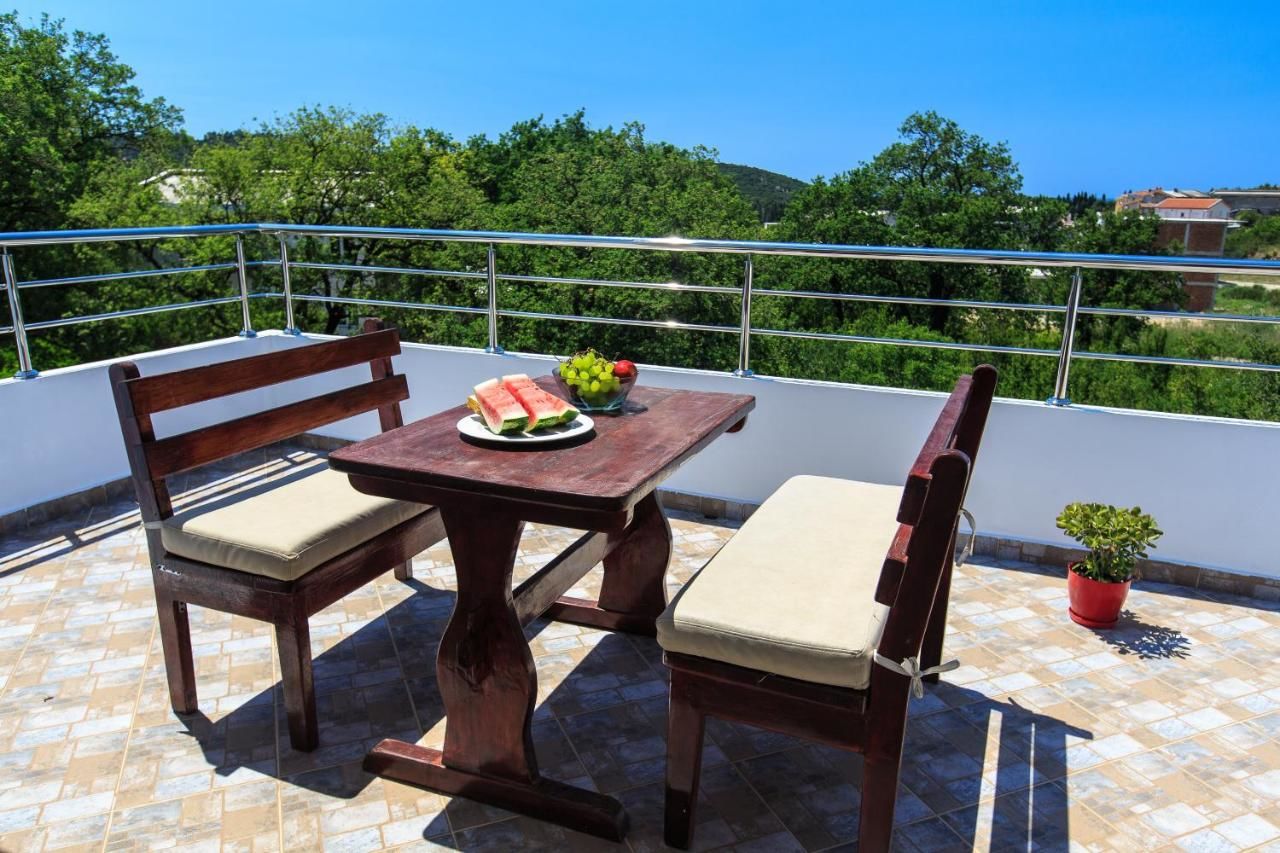 Гостевой дом Guesthouse Gulić Сутоморе-9